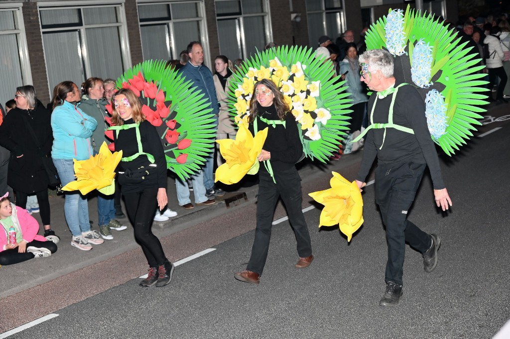 ../Images/Verlicht bloemencorso 2025 002.jpg